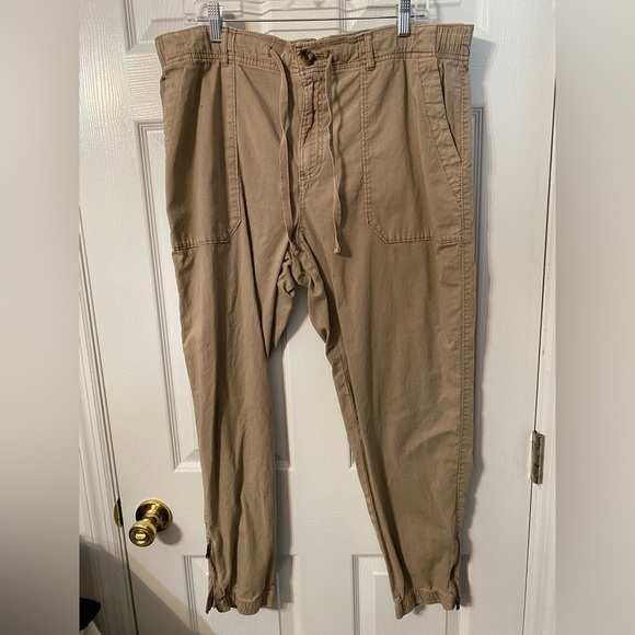 Sonoma Pants - Sonoma womens OX
Khaki utility joggers Excellent condition pockets